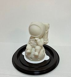 Фигура из шоколадной глазури Космонавт 10*6см
